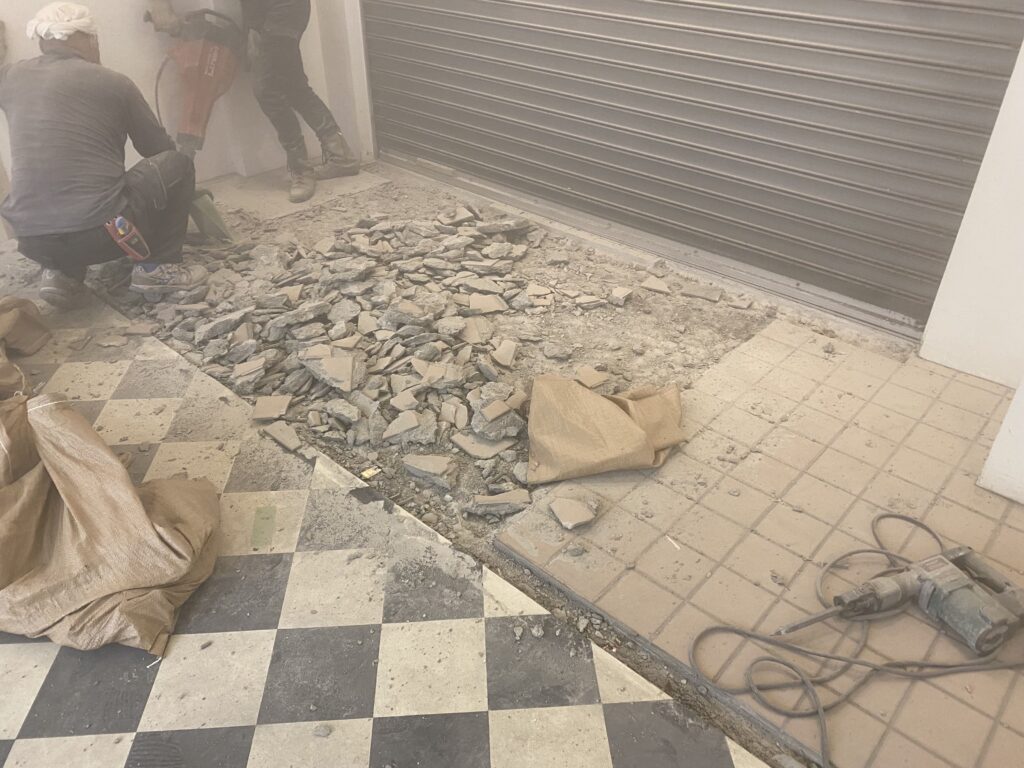 原状回復作業の様子